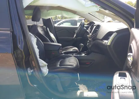 2016 Jeep Cherokee Trailhawk from USA, damaged, VIN 1C4PJMBB0GW359311